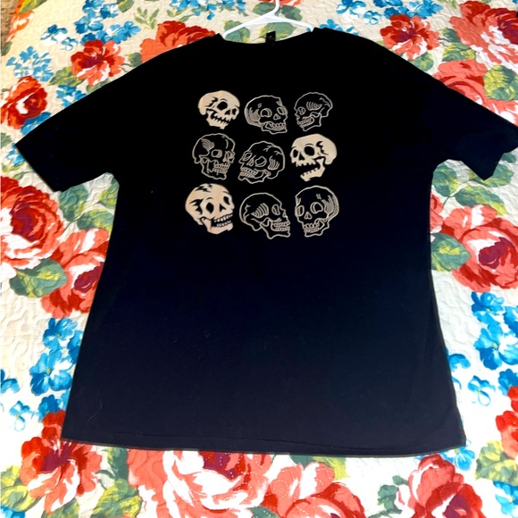 Shein Tee Shirt Large - Picture 1 of 2